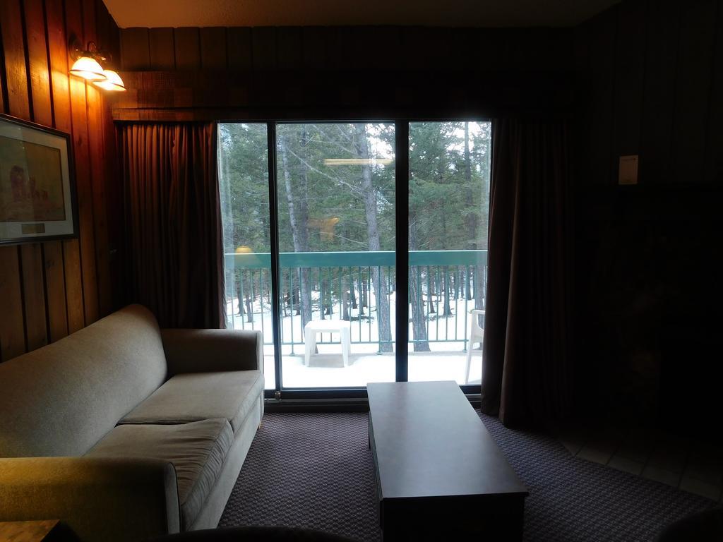 Douglas Fir Resort & Chalets Banff Exteriör bild